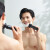 小適（showee）Miは、同じタイプの男性の電気全身水洗い乾湿両用の髭剃りと髭剃りの3 Dパッチフロート髭剃りを携帯した3枚の刃黒髭剃りF 1を持っています。